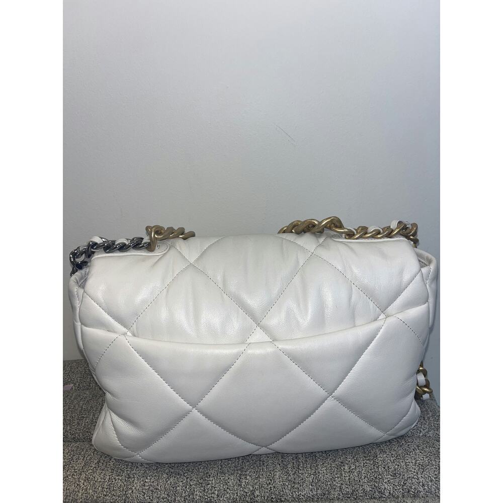 Chanel Medium White Lambskin 19 Flap Bag - Picture 2 of 5